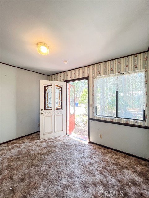 1125 Hemlock Lane, Big Bear City CA: https://media.crmls.org/medias/acea754b-46b3-4935-ae01-b90c44566eae.jpg