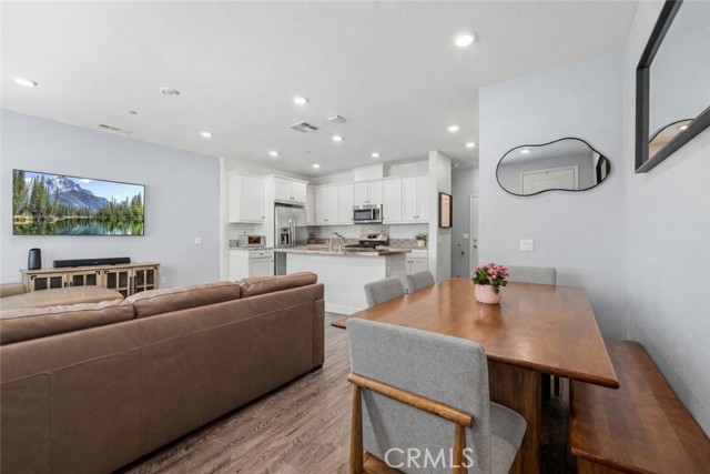 Detail Gallery Image 5 of 45 For 22838 Concord #80,  Saugus,  CA 91350 - 3 Beds | 2/1 Baths