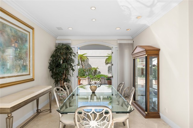 Detail Gallery Image 13 of 48 For 521 via Lido Nord, Newport Beach,  CA 92663 - 5 Beds | 4/2 Baths