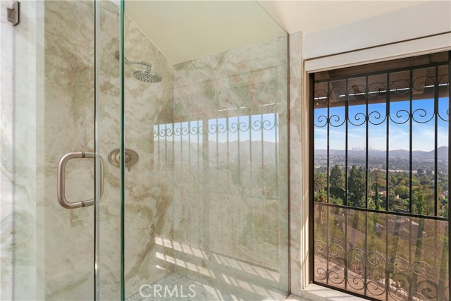 Detail Gallery Image 27 of 38 For 652 Robin Glen Dr, Glendale,  CA 91202 - 4 Beds | 5 Baths