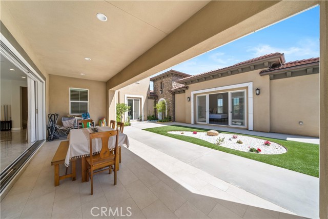 Detail Gallery Image 17 of 73 For 8826 Justify Dr, Rancho Cucamonga,  CA 91701 - 5 Beds | 5/1 Baths