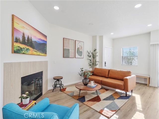 Detail Gallery Image 11 of 45 For 7320 Balboa Bld, Lake Balboa,  CA 91406 - 2 Beds | 2 Baths