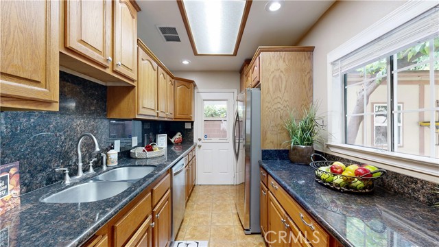 Detail Gallery Image 9 of 22 For 309 E J St, Ontario,  CA 91764 - 2 Beds | 1 Baths