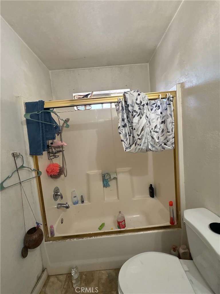 https://media.crmls.org/medias/acec4f54-221b-4c8e-8bf2-59c84d817cce.jpg?preset=X-Large