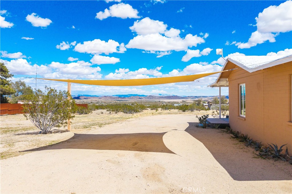 https://media.crmls.org/medias/acec595e-e7b3-4b61-9f85-f59bb190eb79.jpg?preset=X-Large