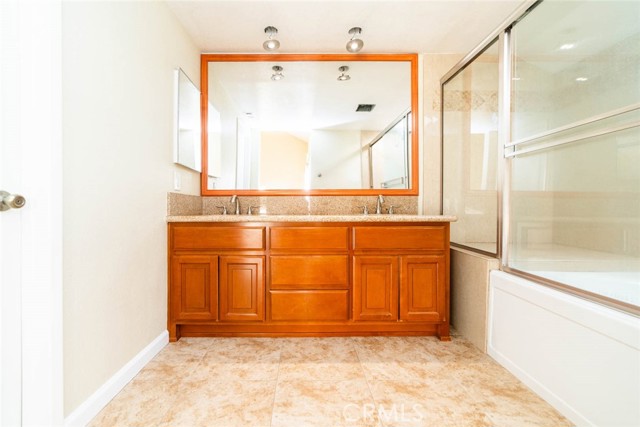 Detail Gallery Image 13 of 28 For 923 Lombard Ct, Costa Mesa,  CA 92626 - 3 Beds | 2/1 Baths