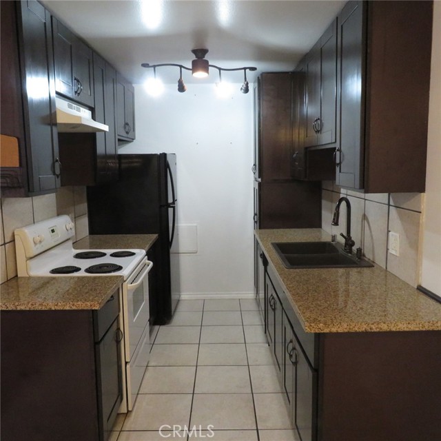 545 Chestnut Avenue, Long Beach CA: https://media.crmls.org/medias/aced2cdb-4a31-4bd3-b00a-a3ad6f453170.jpg