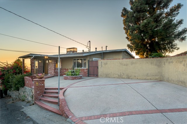 Detail Gallery Image 3 of 48 For 6237 Gyral Dr, Tujunga,  CA 91042 - 2 Beds | 2 Baths