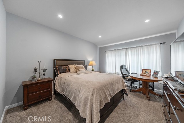 1917 N Britton Drive, Long Beach CA: https://media.crmls.org/medias/acee1cad-b498-4c94-a02f-a47ddc6e7ff4.jpg