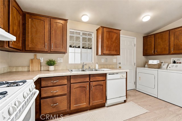 4201 Topanga Canyon Boulevard, 21 photo 6