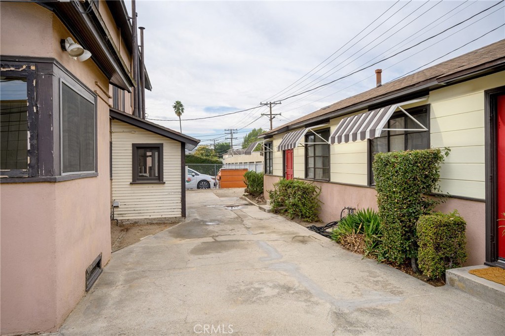 415 Riverdale DriveGlendale img 35