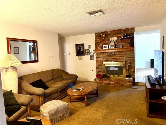 Detail Gallery Image 6 of 16 For 9603 Boxwood Ave, Fontana,  CA 92335 - 4 Beds | 2 Baths
