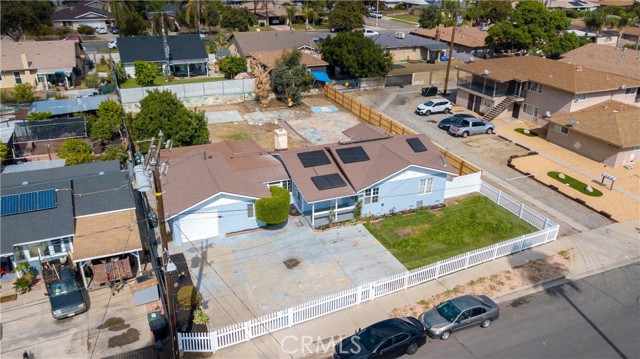 17196 Barbee St., Fontana CA: https://media.crmls.org/medias/acef72fd-feae-4625-8a4d-6502d6413da0.jpg