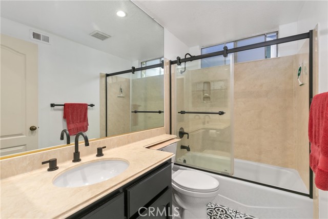 Detail Gallery Image 31 of 45 For 590 John K Dr #102,  Long Beach,  CA 90803 - 3 Beds | 2/1 Baths