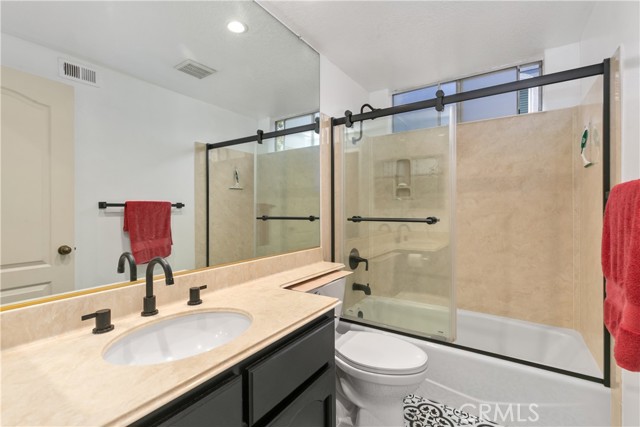 Detail Gallery Image 31 of 45 For 590 John K Dr #102,  Long Beach,  CA 90803 - 3 Beds | 2/1 Baths