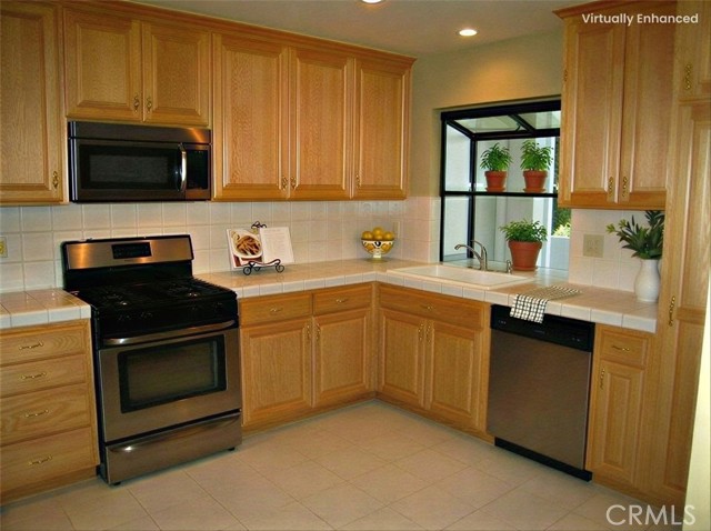 Detail Gallery Image 5 of 19 For 1150 W Capitol Dr #146,  San Pedro,  CA 90732 - 3 Beds | 2/1 Baths
