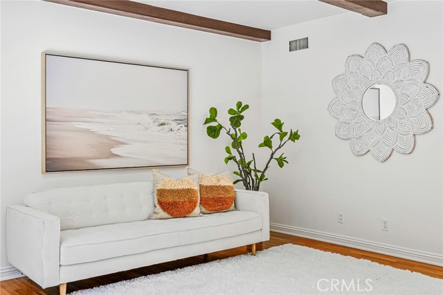 3975 Van Noord Avenue, Studio City CA: https://media.crmls.org/medias/acf1892f-b653-428d-9941-343f4b2d0921.jpg