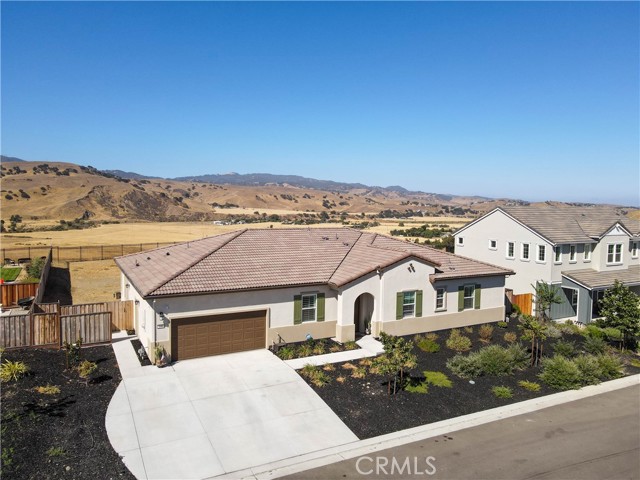 208 Luna Way, Hollister CA: https://media.crmls.org/medias/acf26342-35f5-483b-953c-49e3ec647d25.jpg