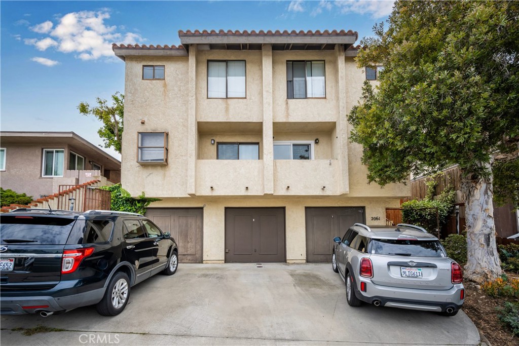 2061 Chatsworth - photo 2