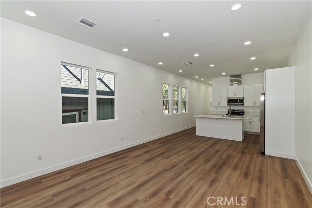 Detail Gallery Image 14 of 50 For 911 Sugarloaf, Big Bear City,  CA 92314 - 3 Beds | 3 Baths