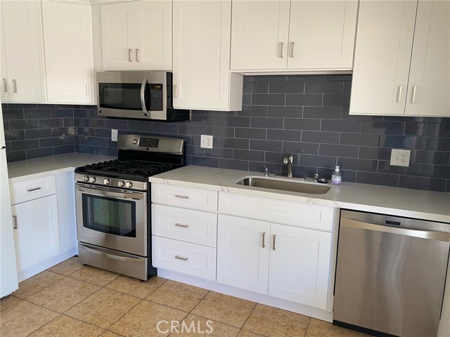 Detail Gallery Image 8 of 15 For 31074 Camino Del Este, Temecula,  CA 92591 - 3 Beds | 2 Baths