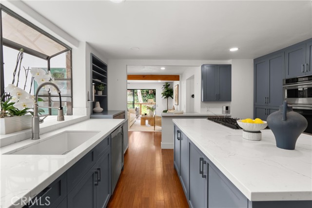 Detail Gallery Image 7 of 34 For 645 Griffith Way, Laguna Beach,  CA 92651 - 3 Beds | 3 Baths