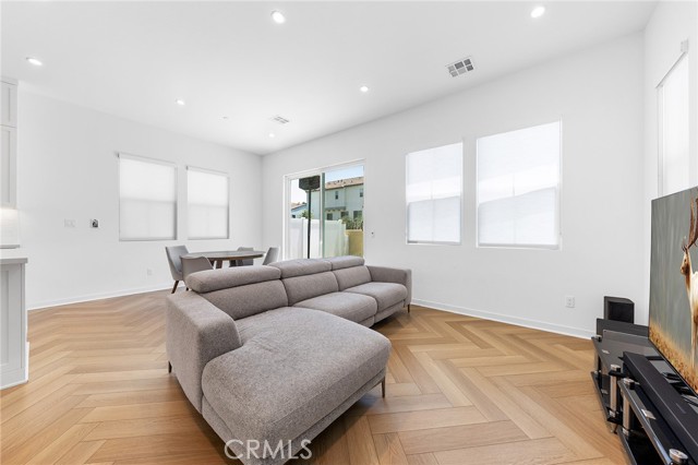 27 Miren Pl, Arcadia CA: https://media.crmls.org/medias/acf554e4-af7e-4042-b5cf-86542dd2a91a.jpg