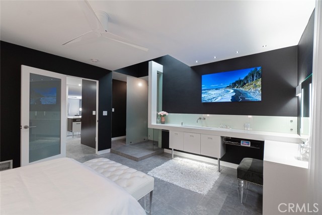 541 1st Street, Manhattan Beach, California 90266, 2 Bedrooms Bedrooms, ,2 BathroomsBathrooms,Residential,Sold,1st,SB23123581