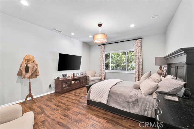 Detail Gallery Image 26 of 59 For 18090 Karen Dr, Encino,  CA 91316 - 4 Beds | 2/1 Baths