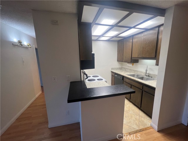 kitchen with electric stove/appliances