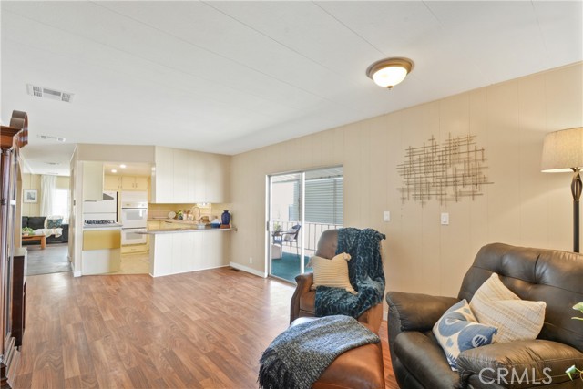 Detail Gallery Image 7 of 20 For 11250 Beach Bld #100,  Stanton,  CA 90680 - 2 Beds | 2 Baths