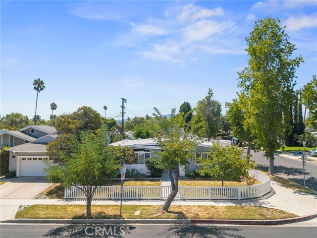 Detail Gallery Image 3 of 37 For 17156 Bullock St, Encino,  CA 91316 - 3 Beds | 2 Baths