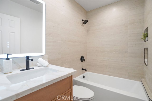 Detail Gallery Image 18 of 55 For 18324 Sylvan St, Tarzana,  CA 91335 - 4 Beds | 2 Baths