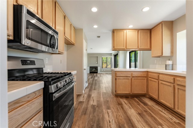 Detail Gallery Image 9 of 31 For 5809 Almond Valley Way, Lancaster,  CA 93536 - 4 Beds | 3 Baths