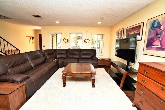 Detail Gallery Image 6 of 54 For 4177 Manhattan Beach Blvd., Lawndale,  CA 90260 - 3 Beds | 3 Baths