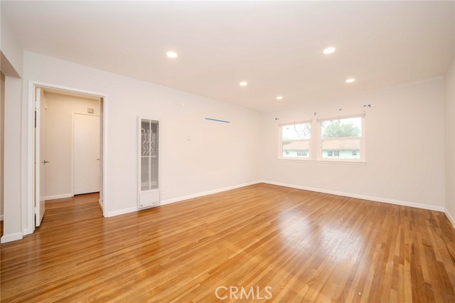 Detail Gallery Image 2 of 22 For 5841 Bowcroft, Los Angeles,  CA 90016 - 2 Beds | 2 Baths