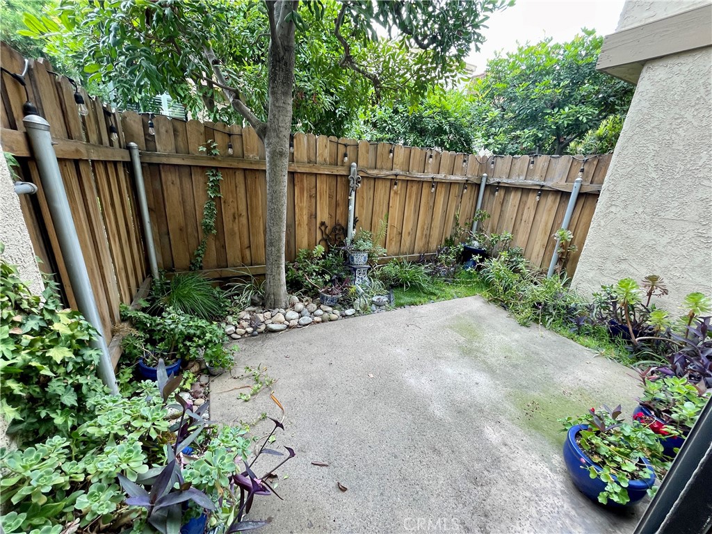 https://media.crmls.org/medias/acfb1711-7fea-4e83-b83c-162246e2f49f.jpg?preset=X-Large
