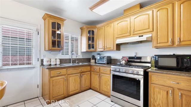 8737 Tilmont Avenue, Pico Rivera CA: https://media.crmls.org/medias/acfb4b18-52c0-420a-95e7-5a93dc739360.jpg