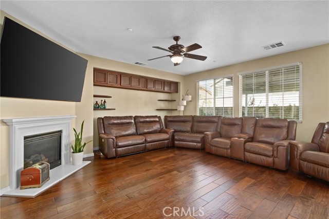 Detail Gallery Image 16 of 45 For 5073 Snowberry Dr, Fontana,  CA 92336 - 5 Beds | 4/1 Baths