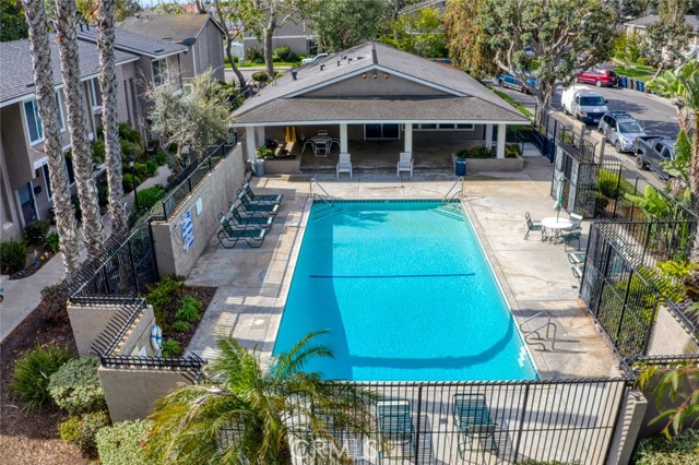 8482 Benjamin Drive, Huntington Beach CA: https://media.crmls.org/medias/acfc899d-c8a5-475e-8579-b7cd74a91f94.jpg