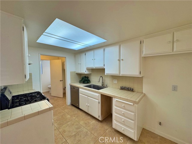 Detail Gallery Image 20 of 50 For 4177 Manhattan Beach Blvd., Lawndale,  CA 90260 - 3 Beds | 3 Baths