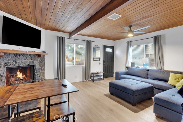 906 W Aeroplane Boulevard, Big Bear City CA: https://media.crmls.org/medias/acfcf7c2-1b57-423e-9b8b-0eaf6eca5406.jpg