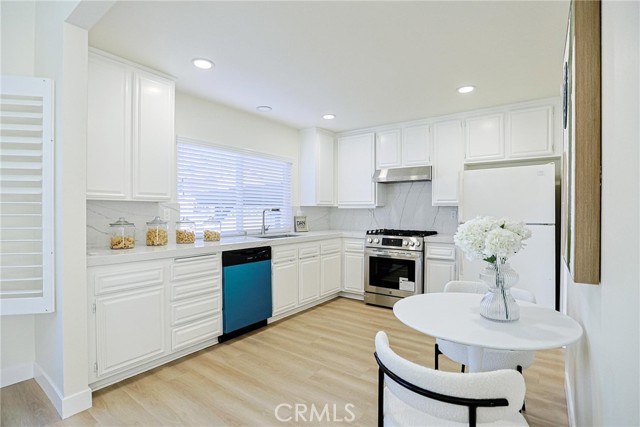 Detail Gallery Image 19 of 68 For 2301 W Manly, Santa Ana,  CA 92704 - 4 Beds | 2/1 Baths