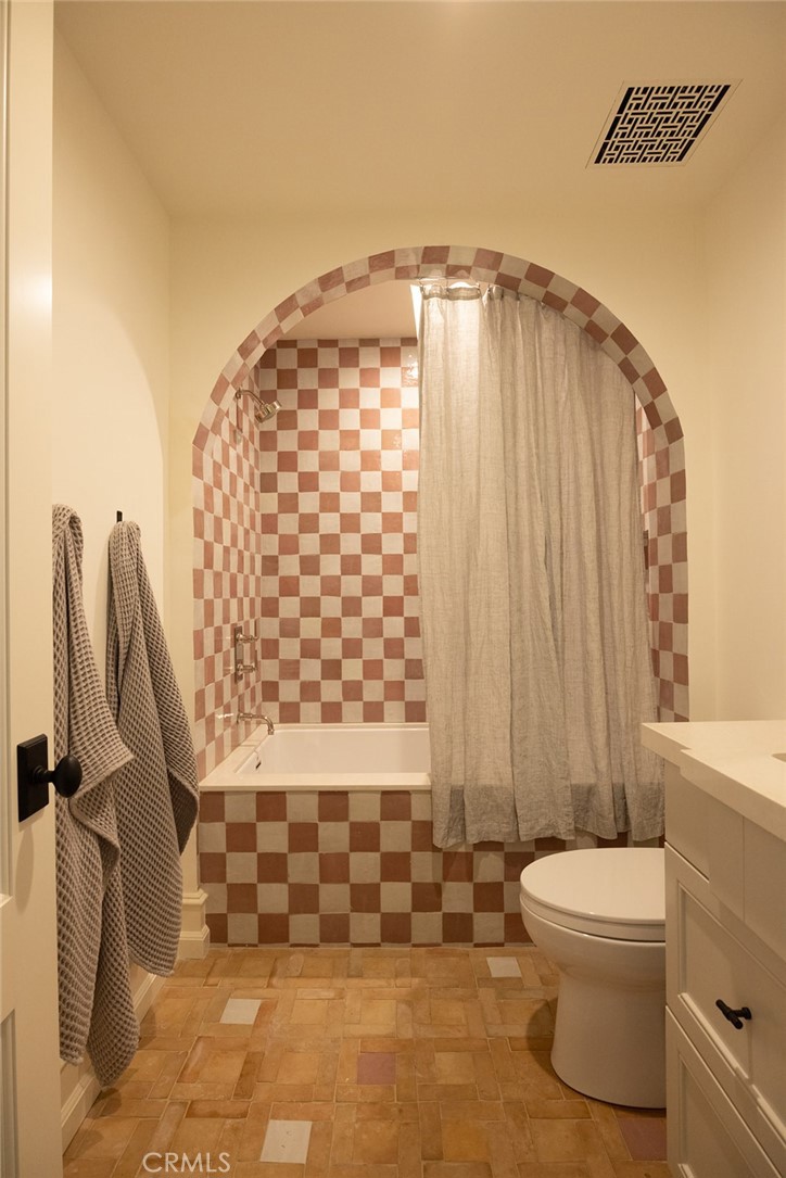 https://media.crmls.org/medias/acfe0c1a-5529-43aa-8756-c79e9b935914.jpg?preset=X-Large