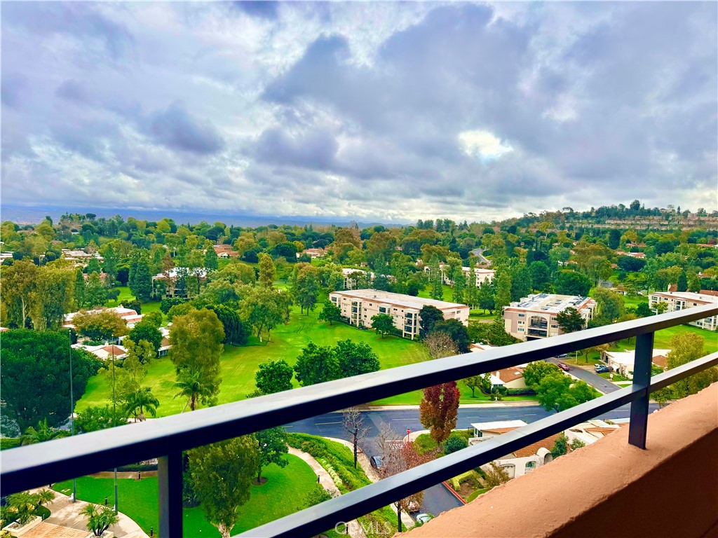 https://media.crmls.org/medias/acfe7895-3b95-4420-8f90-d5c574686347.jpg?preset=X-Large