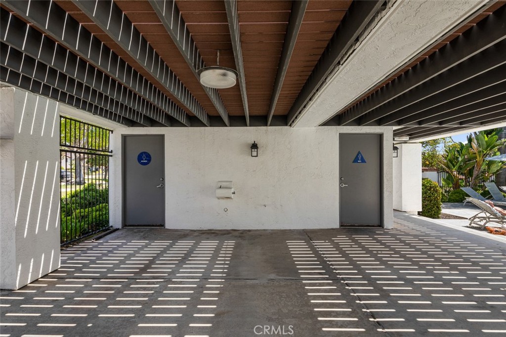 https://media.crmls.org/medias/acfedb64-71b1-4b3a-985b-987e03d9e671.jpg?preset=X-Large