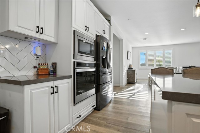 Detail Gallery Image 12 of 75 For 11715 Periwinkle Pl, Jurupa Valley,  CA 91752 - 6 Beds | 4/1 Baths