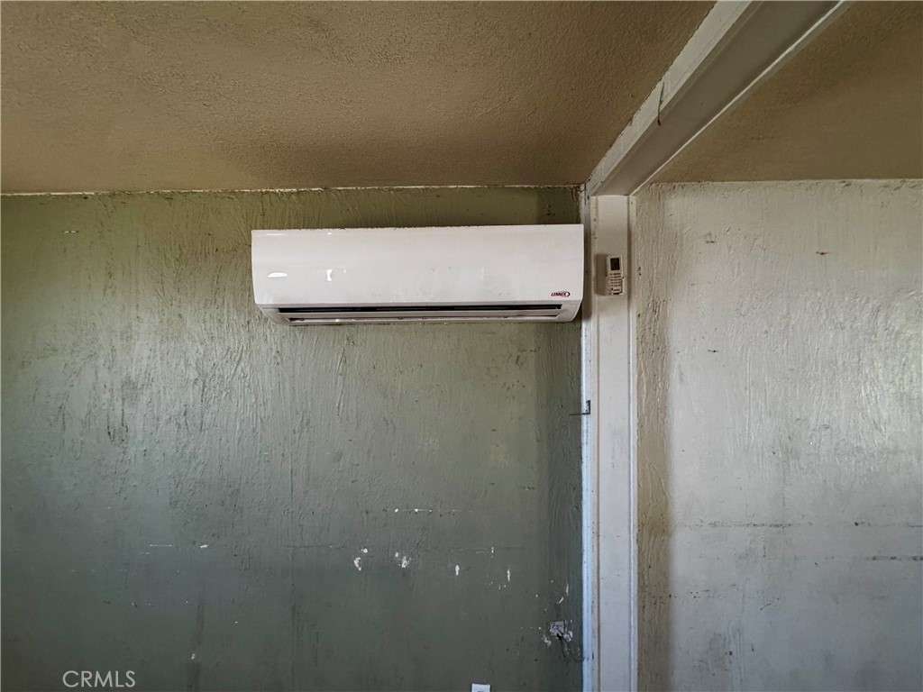https://media.crmls.org/medias/ad001928-d781-4c18-a513-74392eabee64.jpg?preset=X-Large