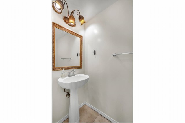 Detail Gallery Image 18 of 50 For 4113 Highland, Manhattan Beach,  CA 90266 - 4 Beds | 3/1 Baths