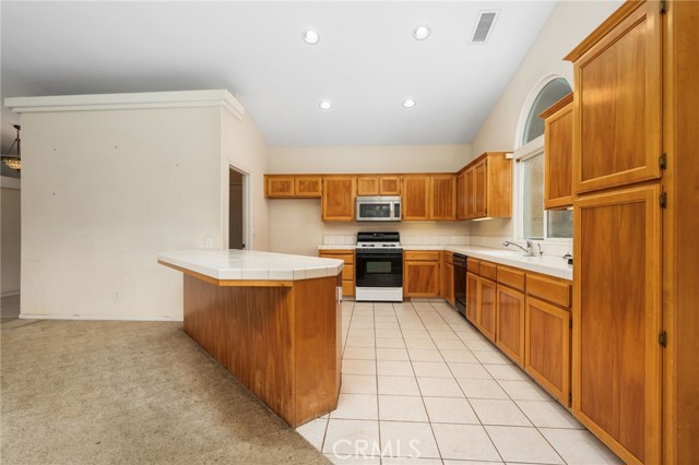 Detail Gallery Image 12 of 31 For 2500 W Perez, Visalia,  CA 93291 - 3 Beds | 2 Baths